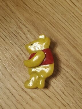 Vintage Winnie the Pooh Molded Resin Character Brooch Pin